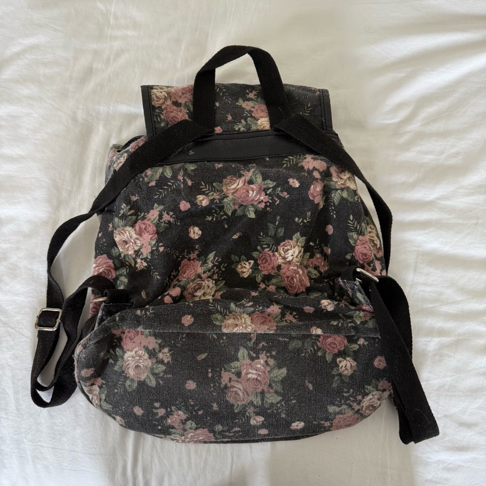 Rose Backpack - Picture 2 of 12